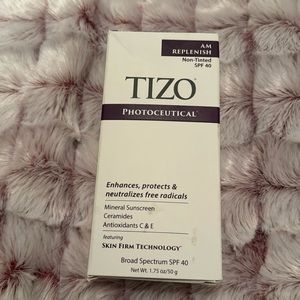 Tizo Photoceutical AM Replenish Non-Tinted SPF 40 sunscreen NIB EXP 02/25